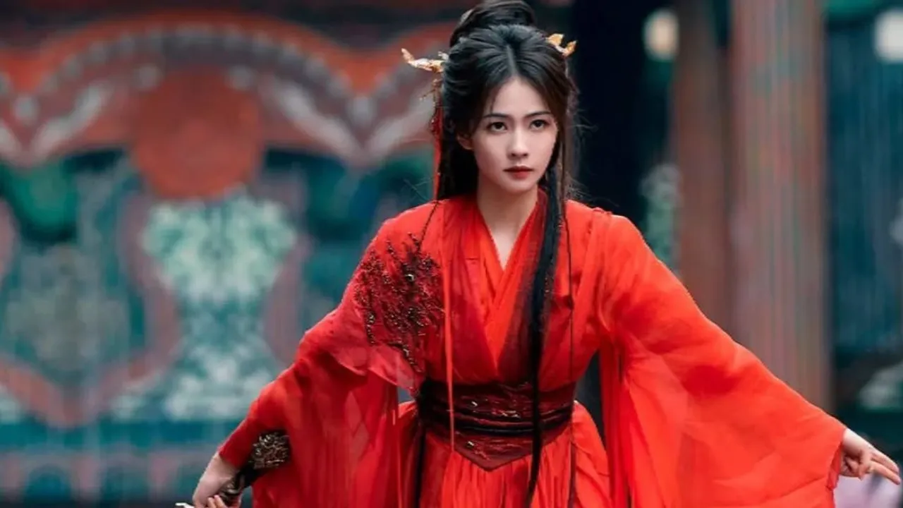 7 Potret Aktris China Saat Pakai Hanfu Merah, Ada Zhao Lusi Cantiknya Memukau