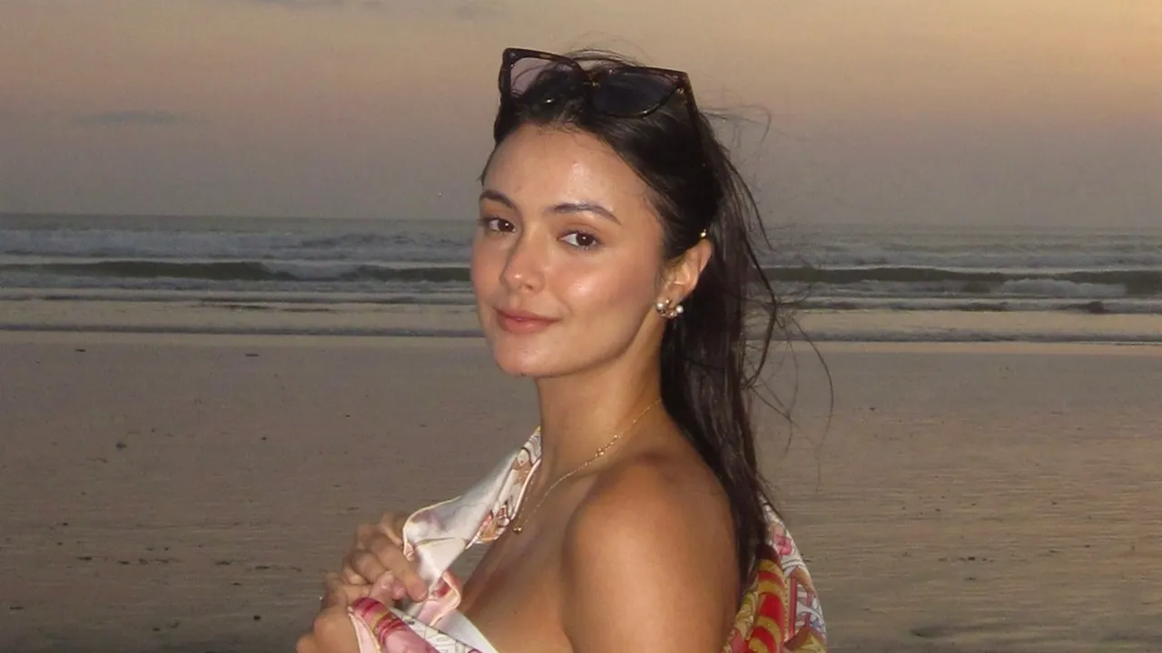 Potret Amanda Rawles Liburan Cantik di Bali, Gayanya Simpel tapi Tetap Stylish