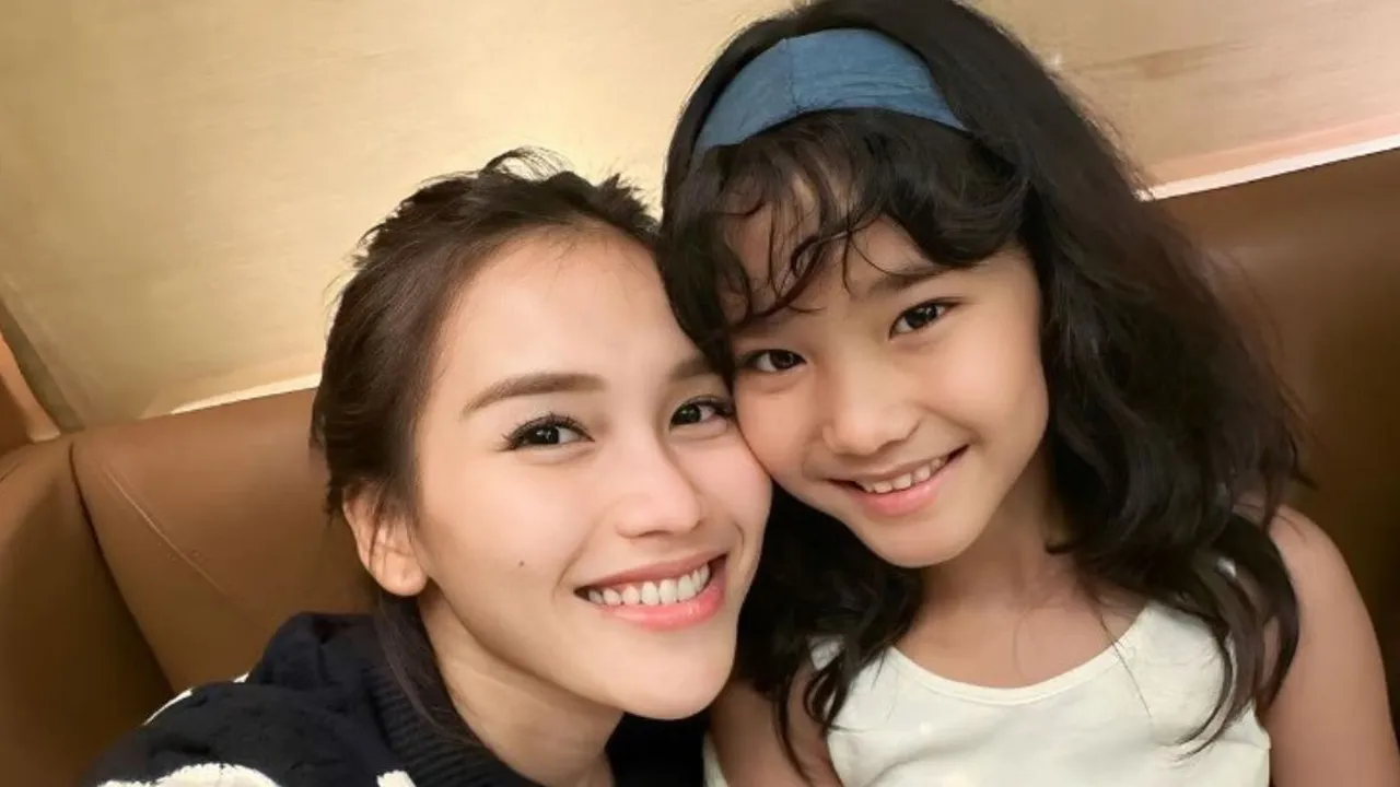 Potret Ayu Ting Ting dan Bilqis, Malah Dikira Kakak Adik