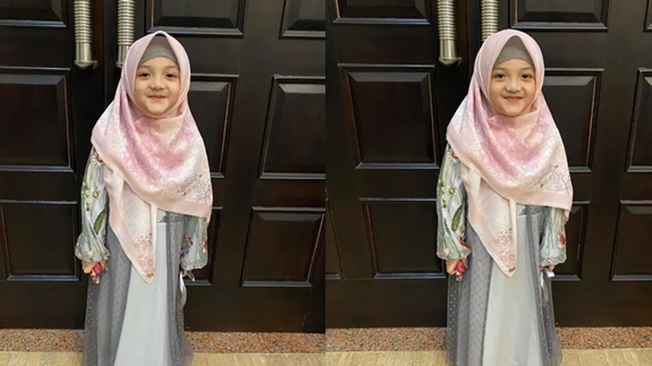 Potret Cantik Arsy Anak Ashanty Pakai Hijab Syari Potret Cantik Arsy Anak Ashanty Pakai Hijab Syari