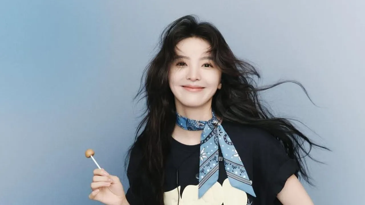 Potret Cantik Zhang Ruonan dengan Poni Baru, Makin Terlihat Imut dan Gak Kelihatan Usianya Hampir 30 Tahun