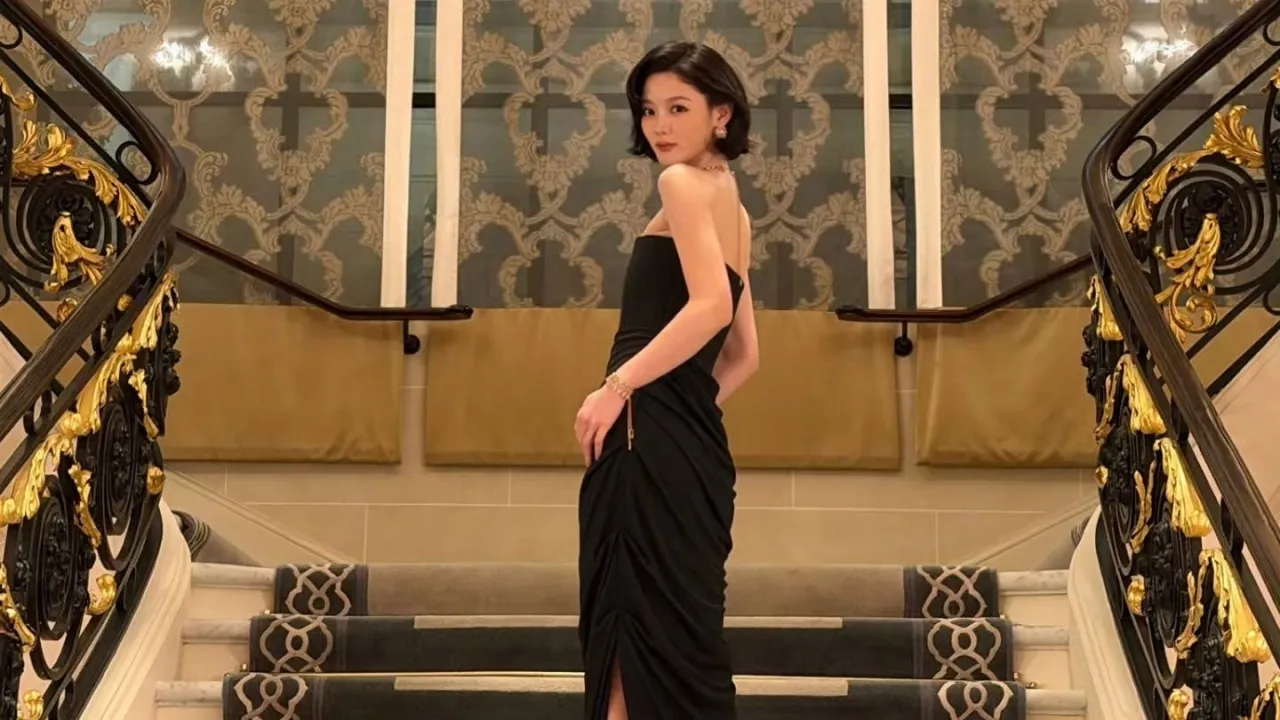 Potret Cantiknya Kim Yoo Jung di Paris Fashion Week