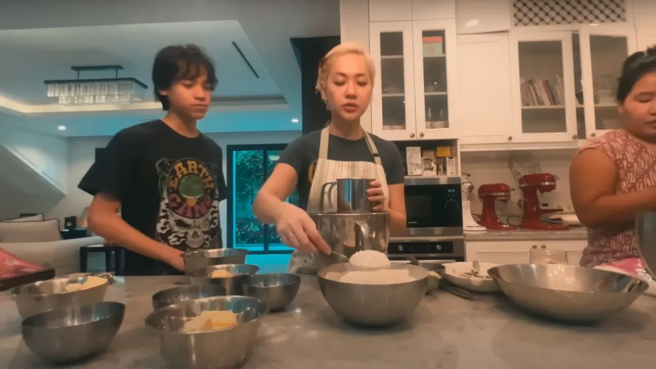 Potret Dapur Rumah Bunga Citra Lestari, Kombinasi Model Elegan dan Fungsional