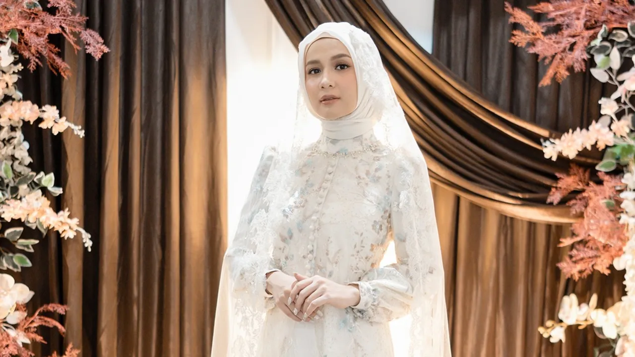 Potret Dea Annisa Cantik Berhijab saat Pengajian Jelang Pernikahan dengan Mazaki Achmad