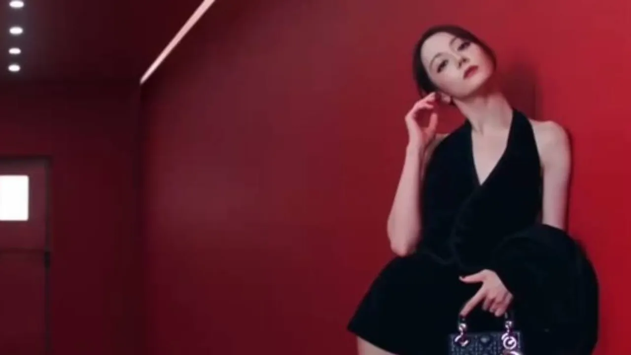 Potret Dilraba Dilmurat Terbaru Bersama Brand Dior, Visualnya Sangat Mahal dengan Gaya Berkelas