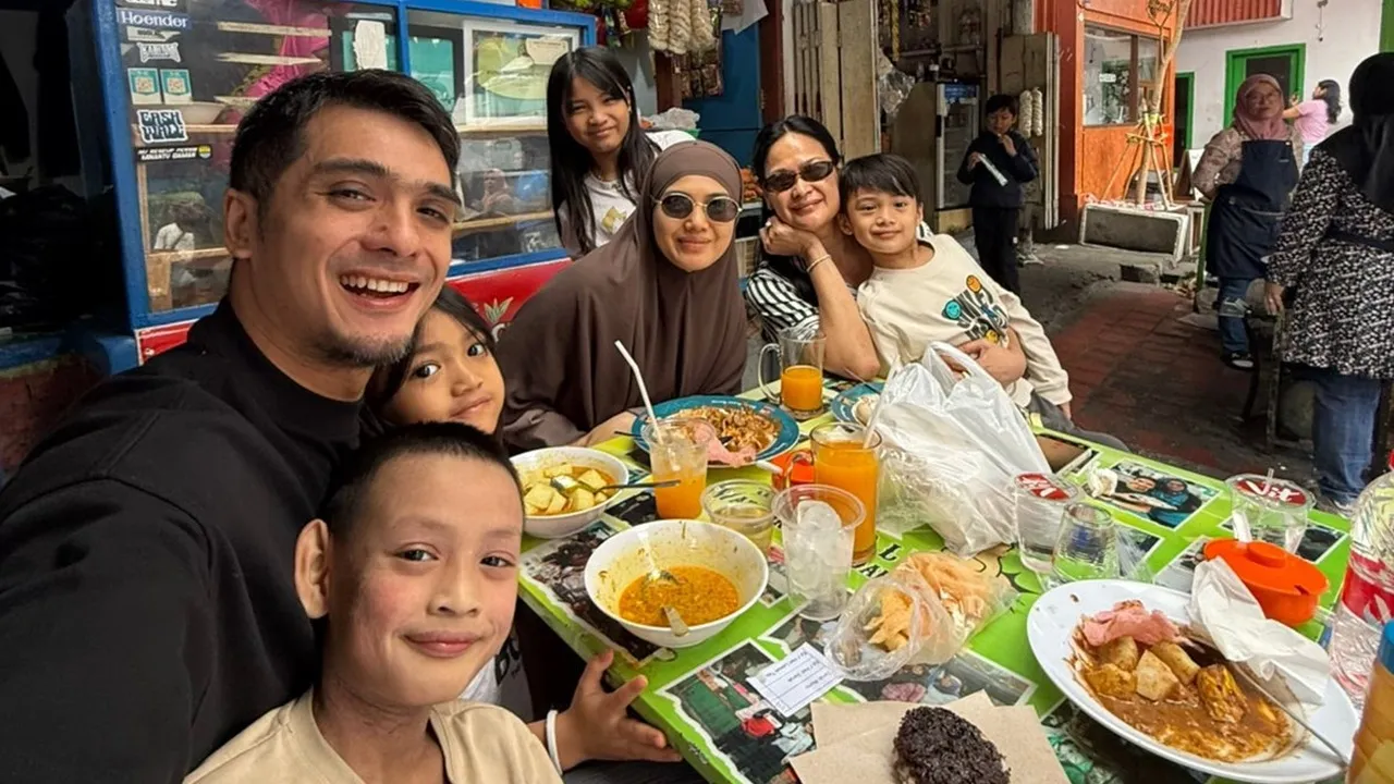 Potret Donna Harun Kulineran Bareng Ricky Harun, Kumpul Keluarga di Bandung