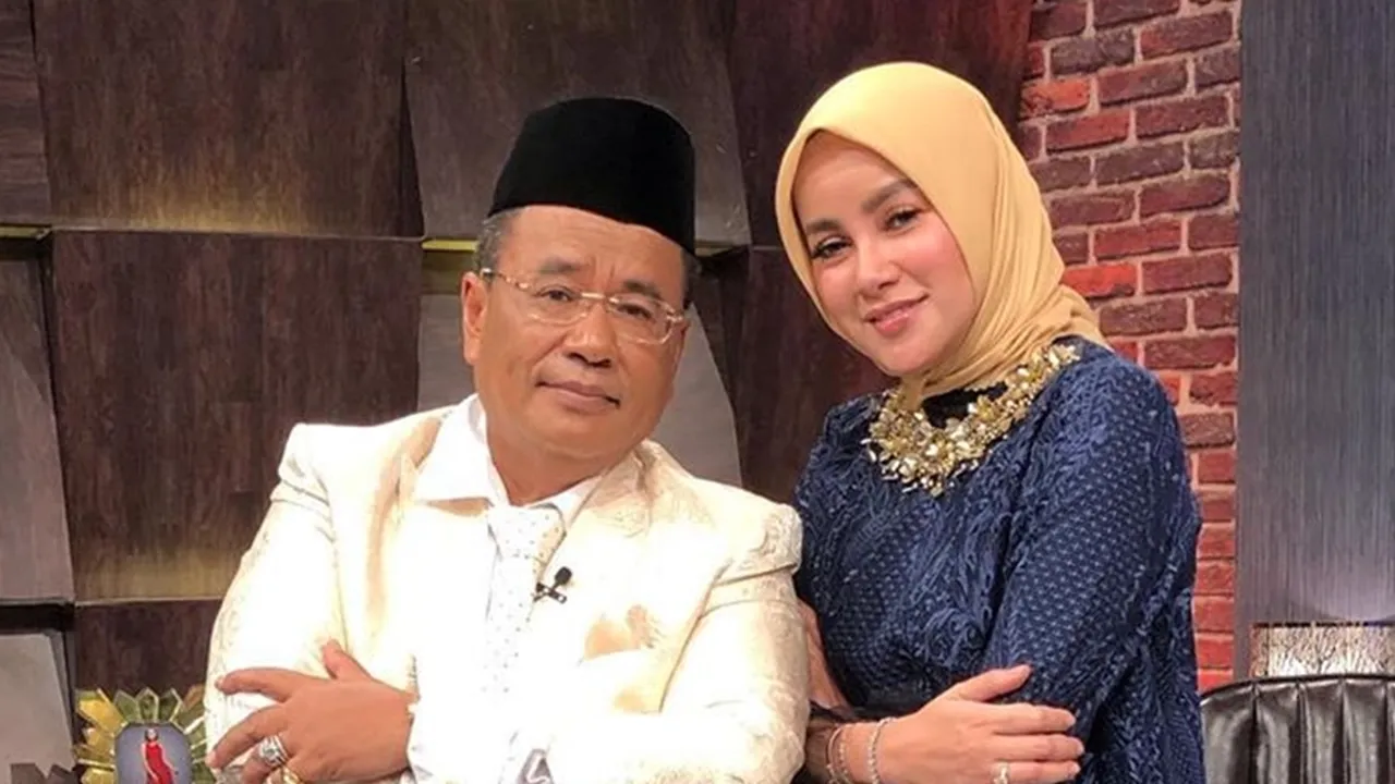 Potret Hotman Paris Pakai Peci di Bulan Ramadan, Banjir Doa dan Pujian