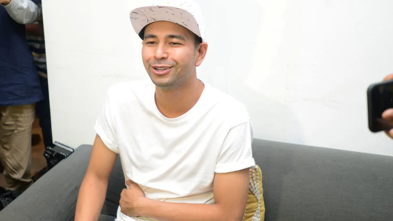 Potret Jam Tangan Super Mahal Raffi Ahmad, Harganya 10 Miliar! Potret Jam Tangan Super Mahal Raffi Ahmad, Harganya 10 Miliar!