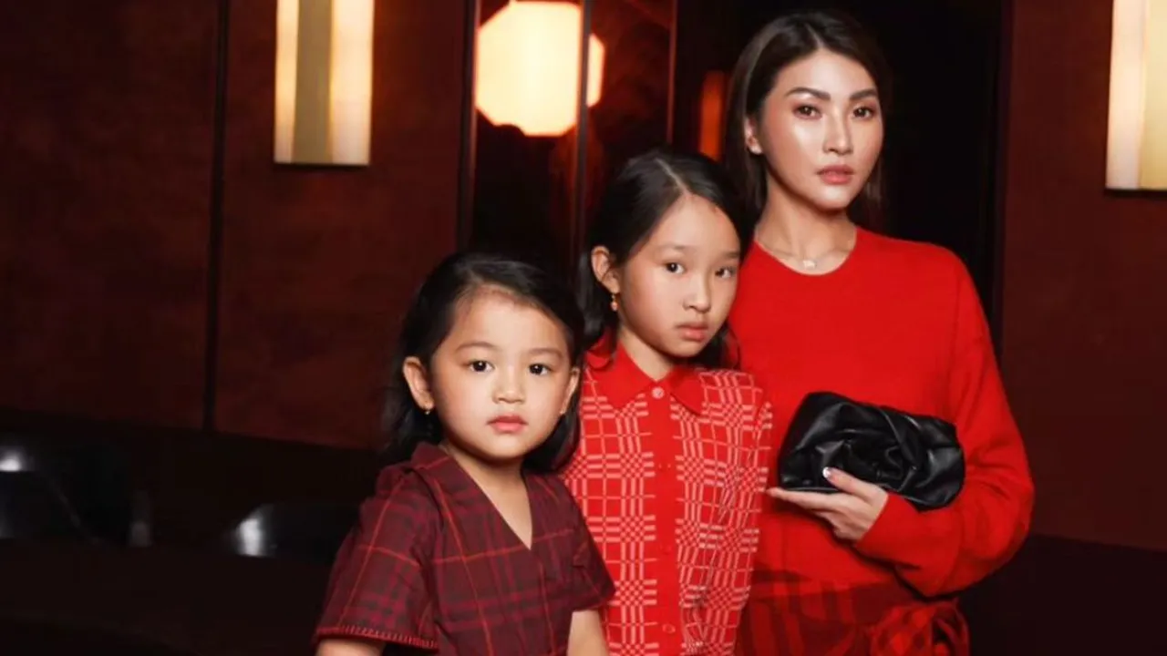 Potret Kamar Anak Sarwendah, Ada Lemari Khusus untuk Simpan Tas LV dan Gucci Potret Kamar Anak Sarwendah, Ada Lemari Khusus untuk Simpan Tas LV dan Gucci