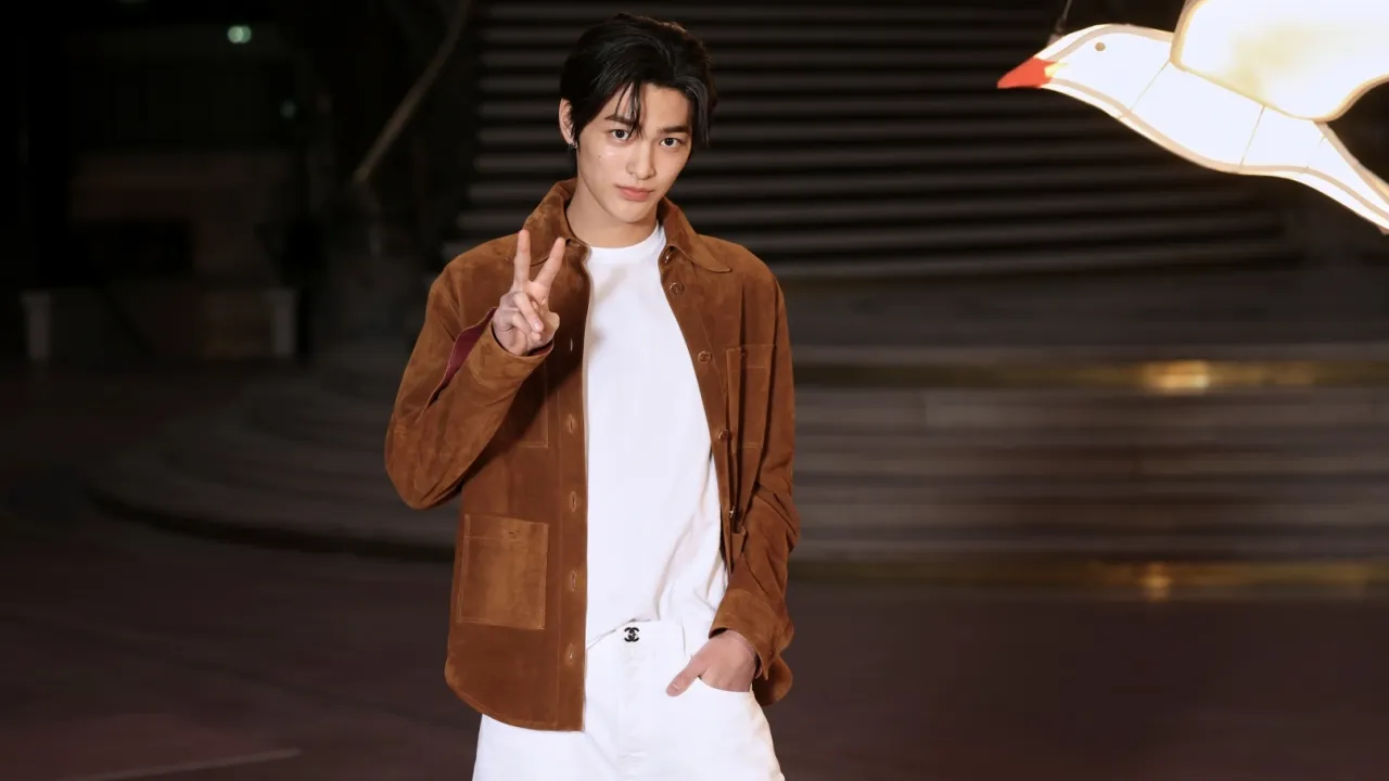 Potret Keonho CORTIS Bareng Chanel di Paris Fashion Week