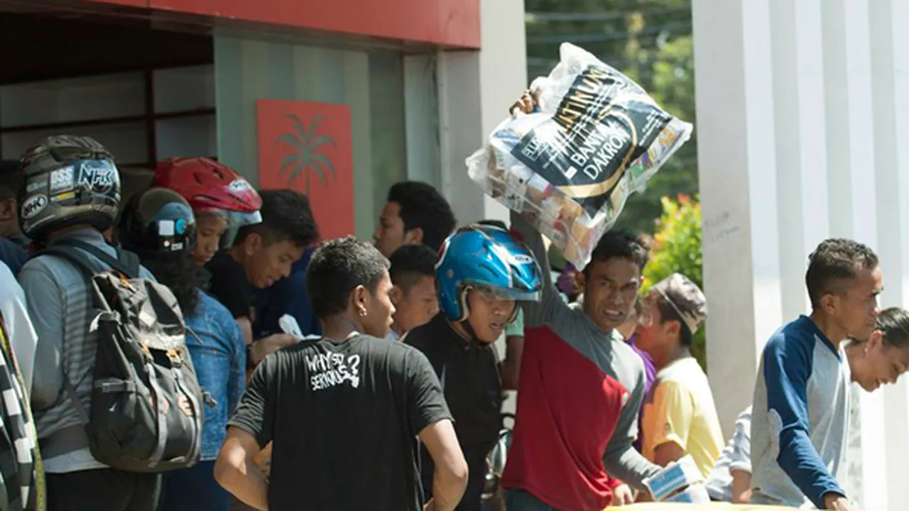 Potret Kondisi Warga Palu Pasca Gempa, Berjuang Cari Bahan Makanan
