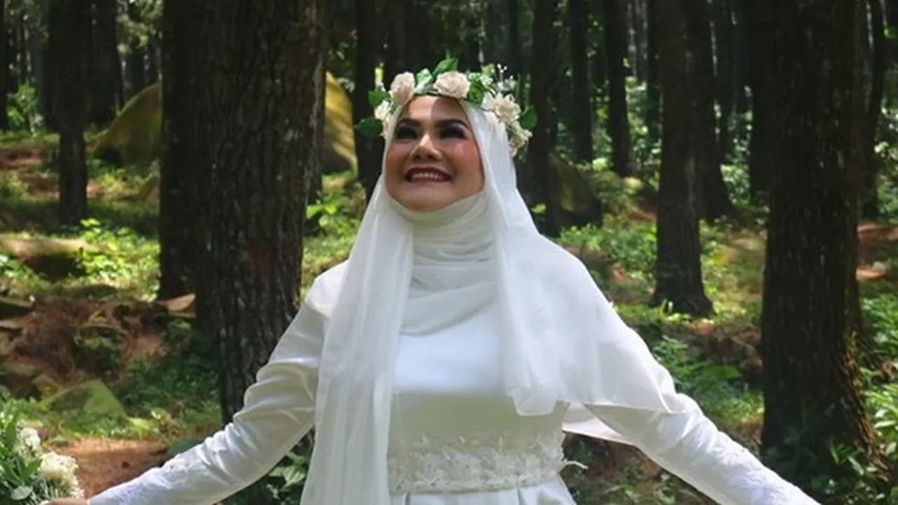 Potret Lawas Sarita Abdul Mukti Jadi Sorotan, Disebut Netizen Mirip Tamara Bleszynski Potret Lawas Sarita Abdul Mukti Jadi Sorotan, Disebut Netizen Mirip Tamara Bleszynski