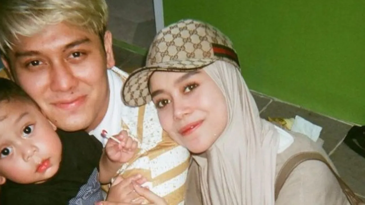 Potret Leslar Family: Fatih, Lesti Kejora dan Rizky Billar, Didoakan Selalu Bersama Bahagia!