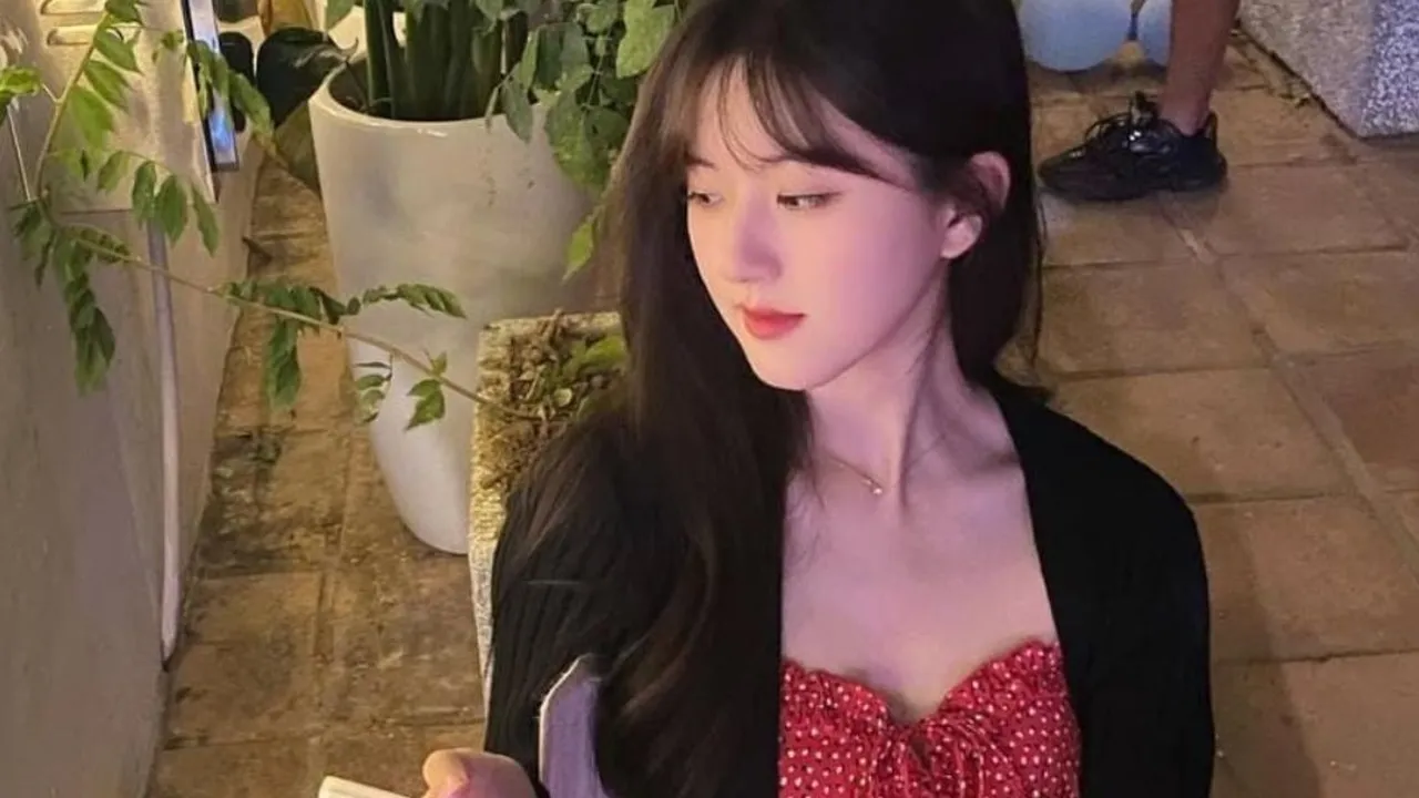 Potret Menawan Zhao Lusi Dengan Berbagai Warna Rambut: Dari Hitam ke Pink, Semua Bikin Terpukau! Potret Menawan Zhao Lusi Dengan Berbagai Warna Rambut: Dari Hitam ke Pink, Semua Bikin Terpukau!