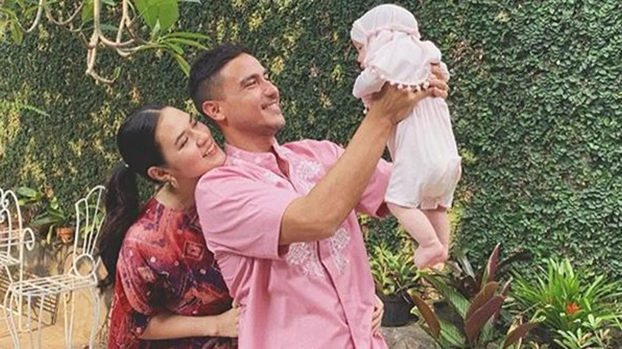 Potret Momen Lebaran Pertama Raisa dan Hamish Daud Bareng Baby Zalina