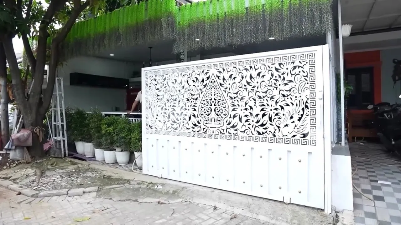 Potret Perbandingan Rumah Boiyen dan Mpok Alpa, Sama-sama Minimalis dan Mewah Potret Perbandingan Rumah Boiyen dan Mpok Alpa, Sama-sama Minimalis dan Mewah