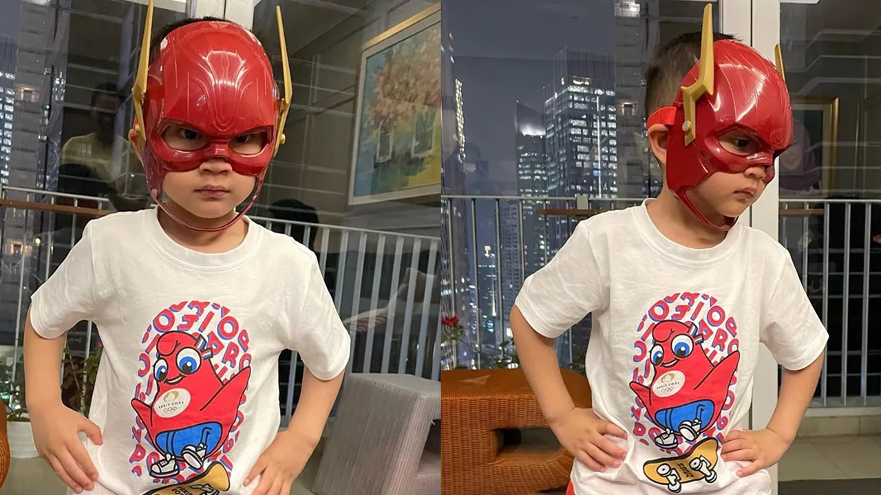 Potret Rayyanza Cosplay Jadi Superhero Flash yang Menggemaskan, Netizen: Lucu Banget
