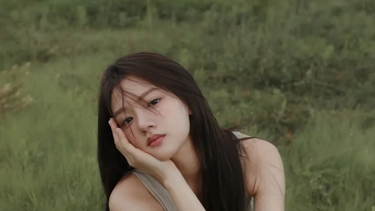 Potret Ren Min Main Paralayang Sendirian Jadi Trending di Weibo, Image Gadis Imutnya Nyaris Hilang Potret Ren Min Main Paralayang Sendirian Jadi Trending di Weibo, Image Gadis Imutnya Nyaris Hilang