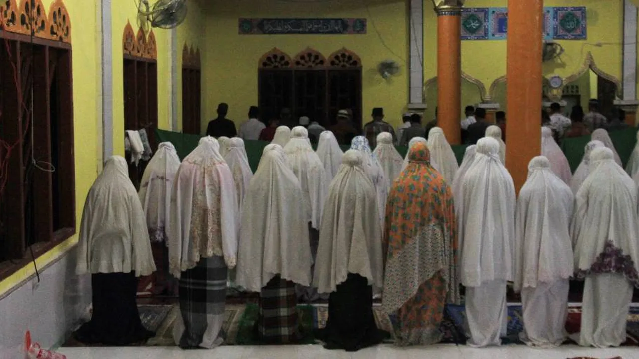 Potret Salat Taraweh Terlama di Indonesia, Durasinya 8 Jam!