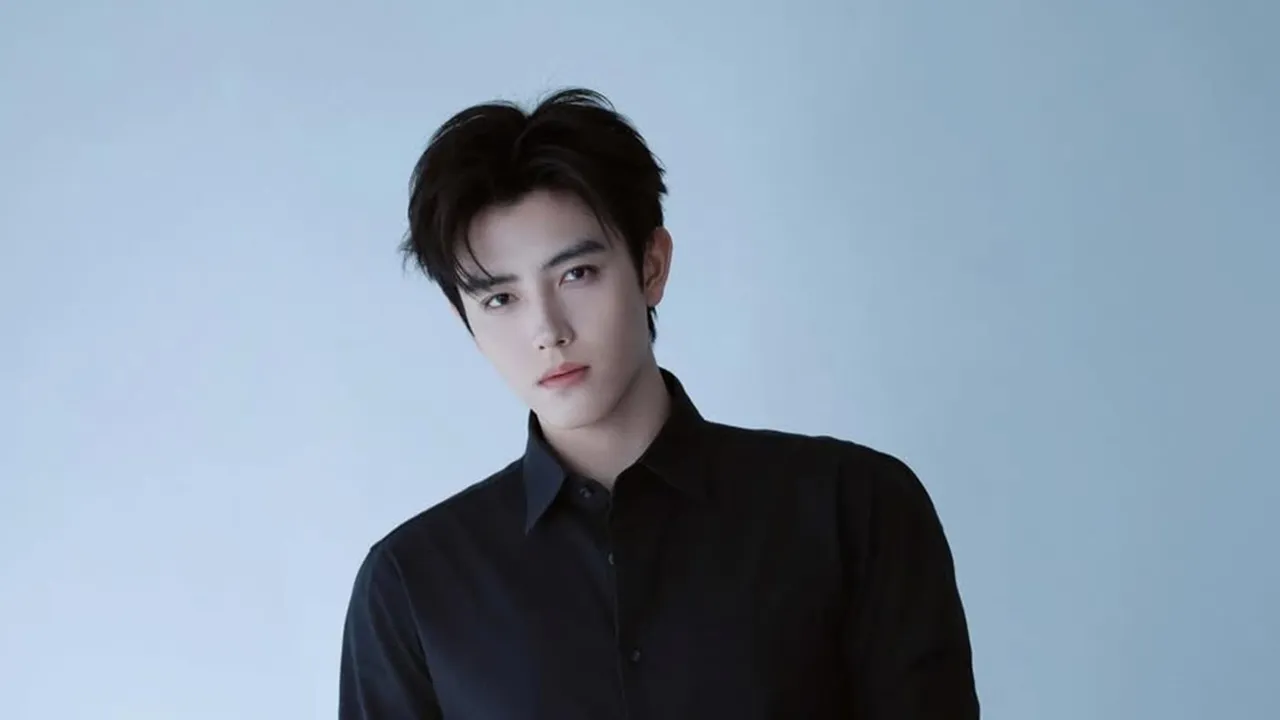 Potret Terbaru Arthur Chen di Kasur, Tetap Ganteng Maksimal Meski Propertinya Cuma Bantal