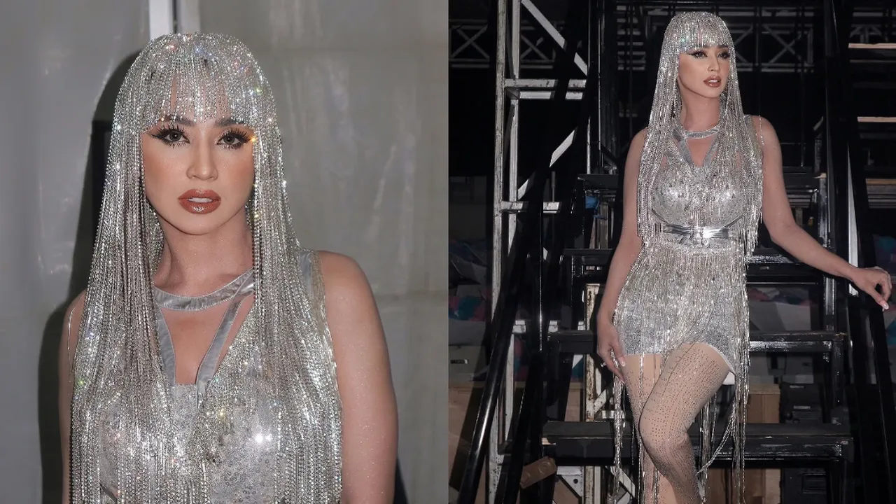 Potret Terbaru Dewi Perssik saat Manggung dengan Gaya Cleopatra Bling-Bling