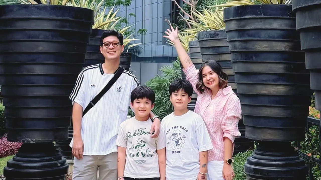 Potret Ultah Junior Liem ke-41, Dirayakan Putri Titian dan Anak-anaknya Potret Ultah Junior Liem ke-41, Dirayakan Putri Titian dan Anak-anaknya