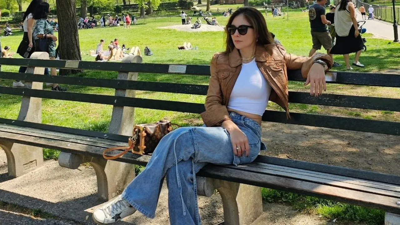 Potret Wulan Guritno Saat Liburan ke New York, Bergaya Cantik dan Vibe ABG Susah Lepas