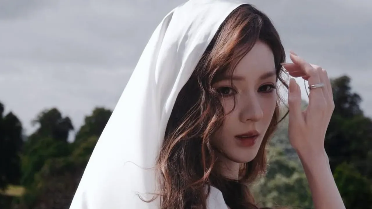 5 Potret Zhang Yuxi dalam Berbagai Pemotretan, Gaya Elegan bak Putri Kerajaan