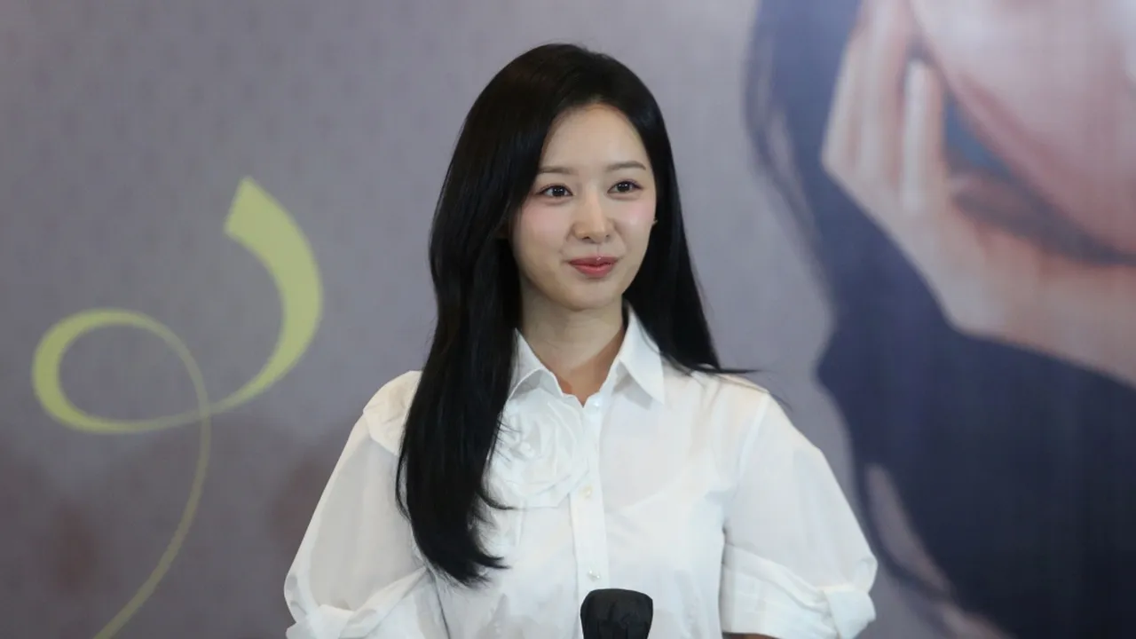 Press Conference Sebelum Fan Meeting, Kim Ji Won Ngaku Pengin Coba Sate
