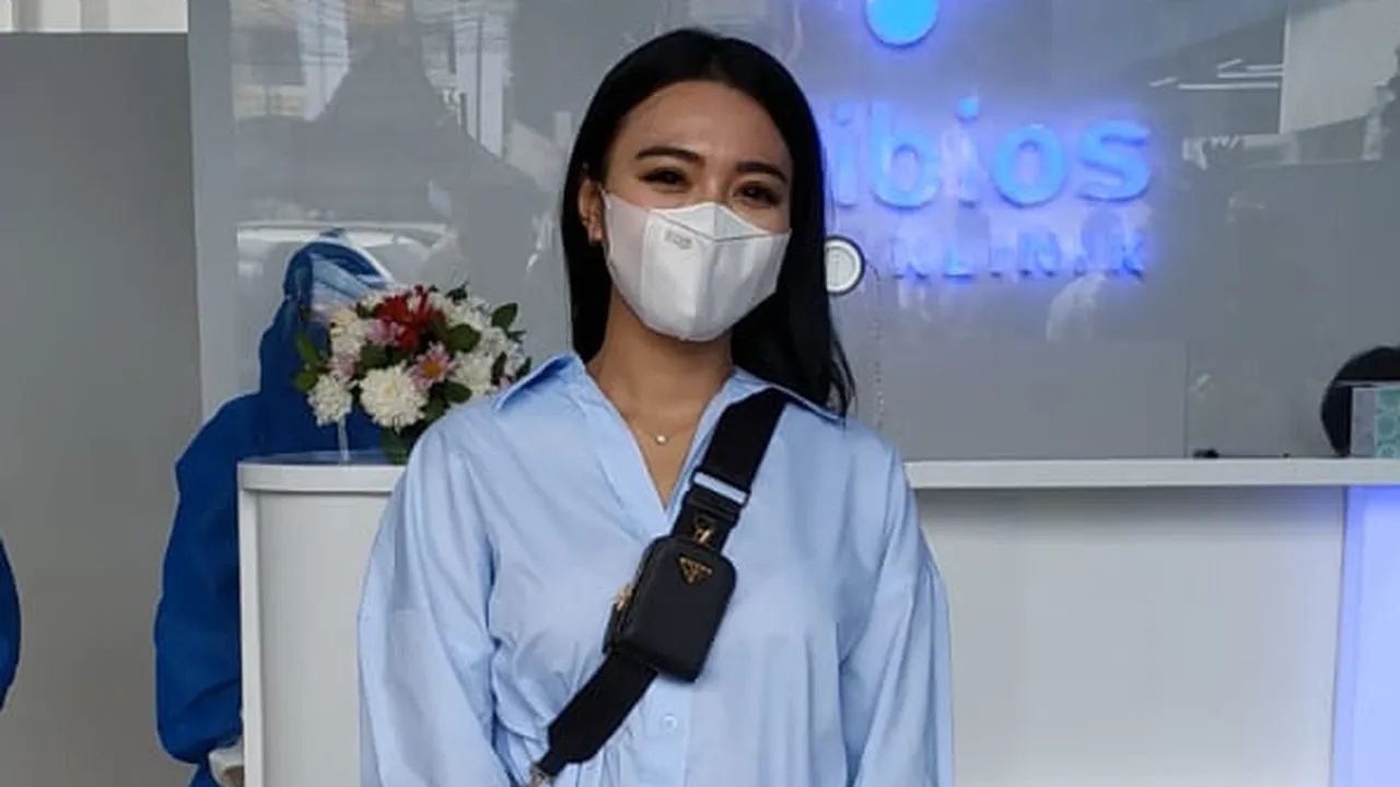 Prihatin dengan Pandemi, Ini Cara Tak Biasa dari Wika Salim