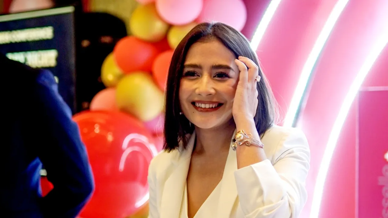 Prilly Latuconsina Bocorkan Rahasia di Balik Kulitnya yang Sehat dan Glowing