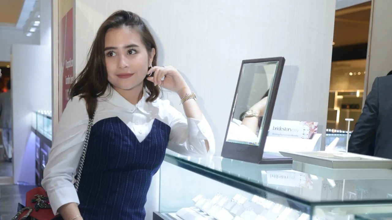 Prilly Latuconsina Diledek Sang Papa Karena Punya Anting Ini
