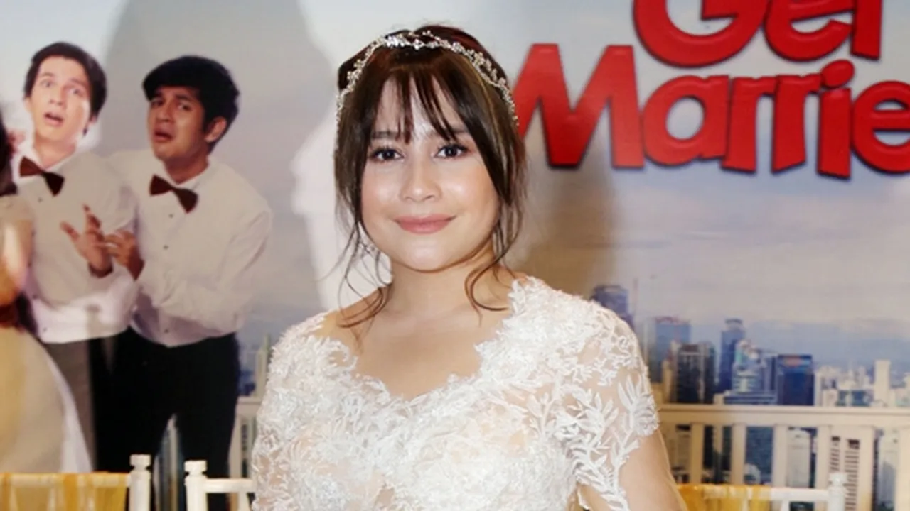 Prilly Latuconsina Jadi Kebiasaan Duduk Ala Cowok Gara-Gara Ini! Prilly Latuconsina Jadi Kebiasaan Duduk Ala Cowok Gara-Gara Ini!