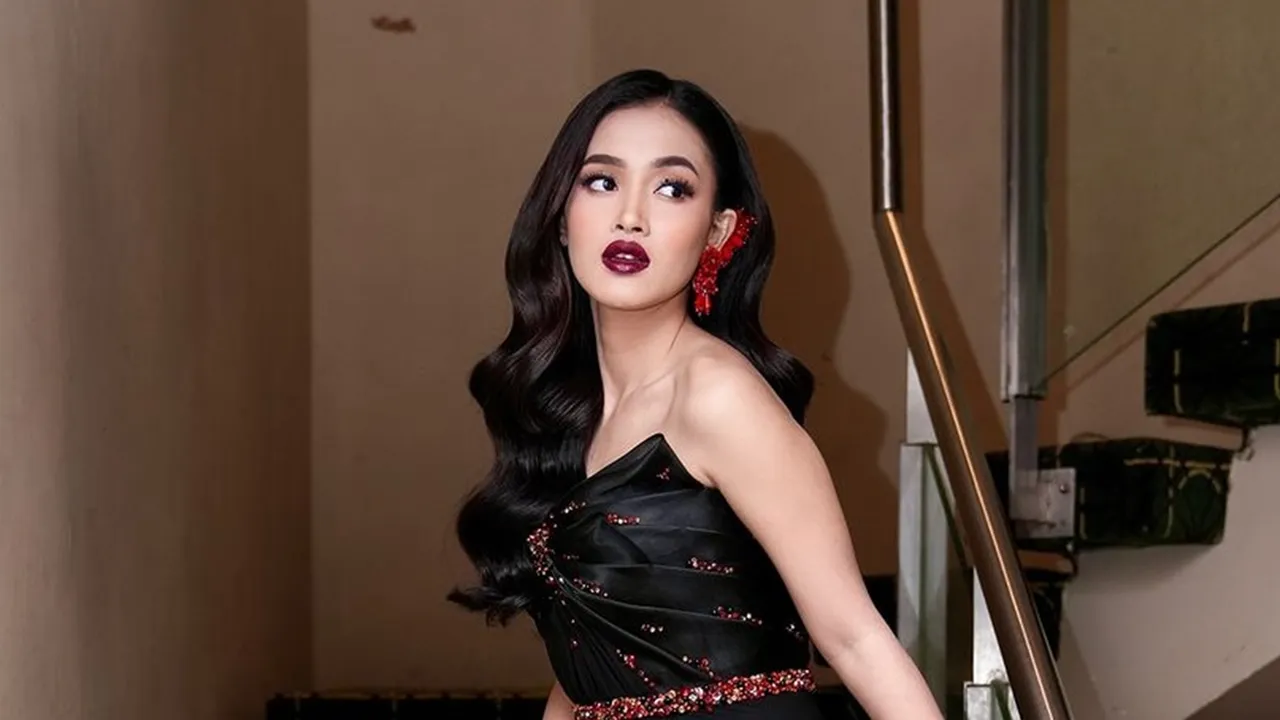 Prinsa Mandagie Akui Tak Bisa Memilih Antara Musik dan Akting