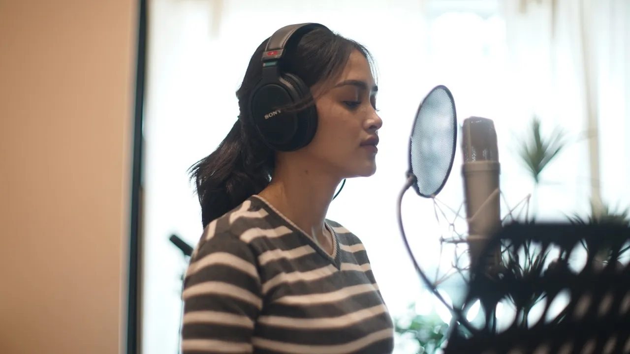 Prinsa Mandagie Terlihat di Studio Musik, Persiapan Singel Terbaru 'Bertahan Sendiri'