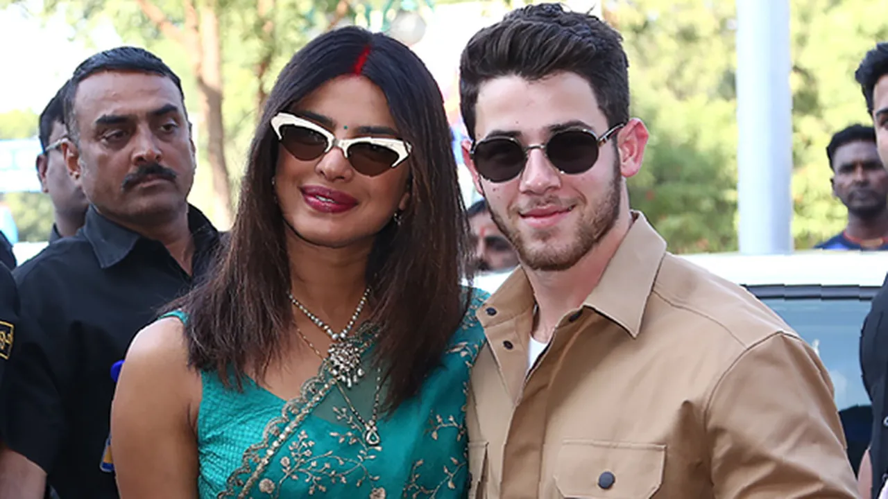 Priyanka Chopra & Nick Jonas Pamer Kemesraan di Majalah Vogue