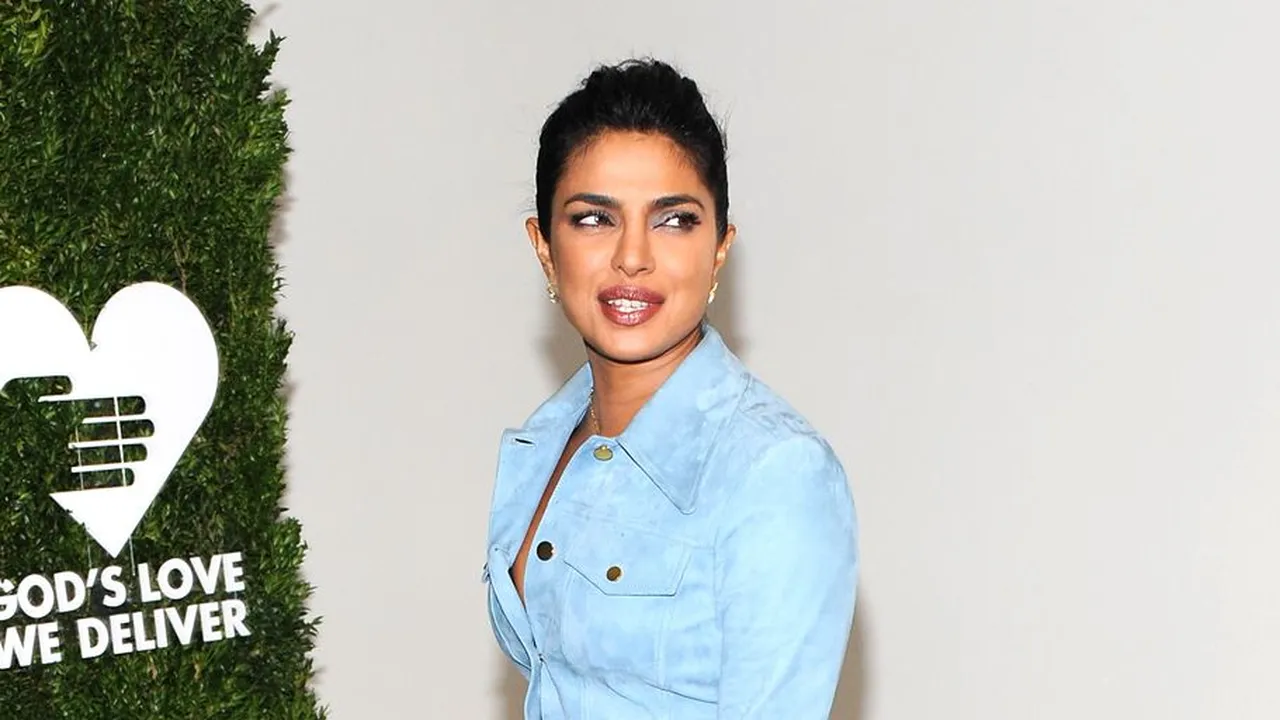 Priyanka Chopra Rilis Daftar Kado yang Diinginkan, Mulai dari Kasur - Jaket Anjing
