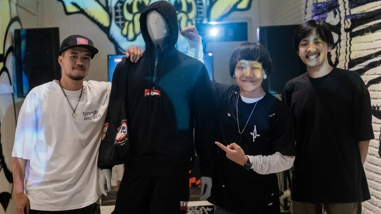 Produk Realizm Eighty Seven Kolaborasi dengan Mc Evan Seniman Asli Kota Malang Dalam Acara "STRANGER MINDS", Mengusung Konsep Maping