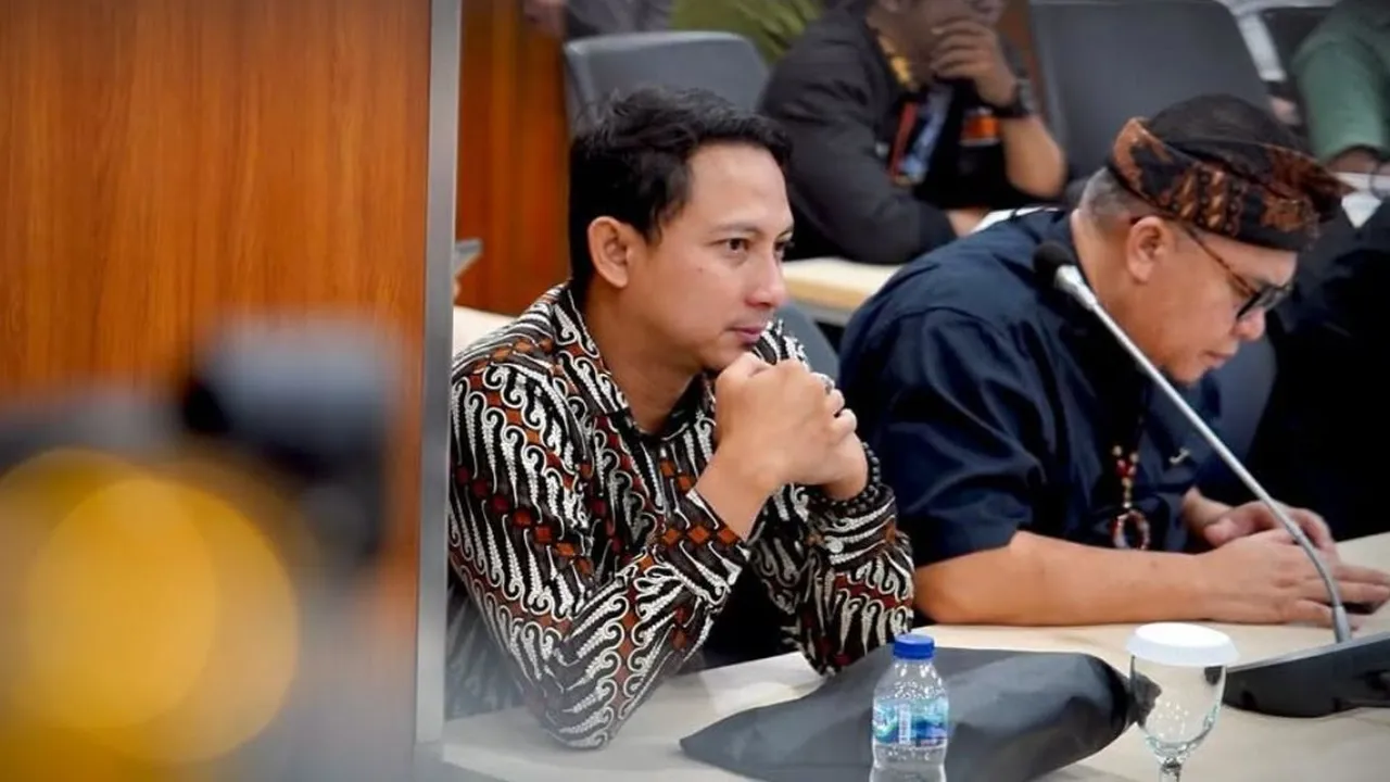 Profil Aden Bajaj dan Perjalanan Karirnya di Industri Hiburan