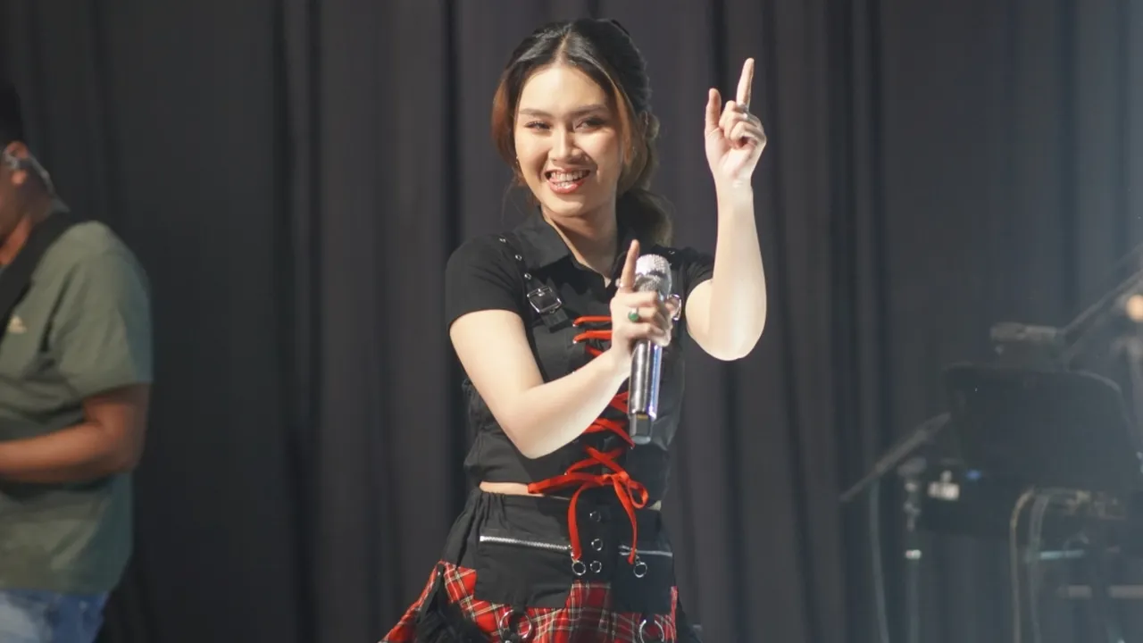 Profil Dike Sabrina, Sinden yang Kini Viral di Dangdut