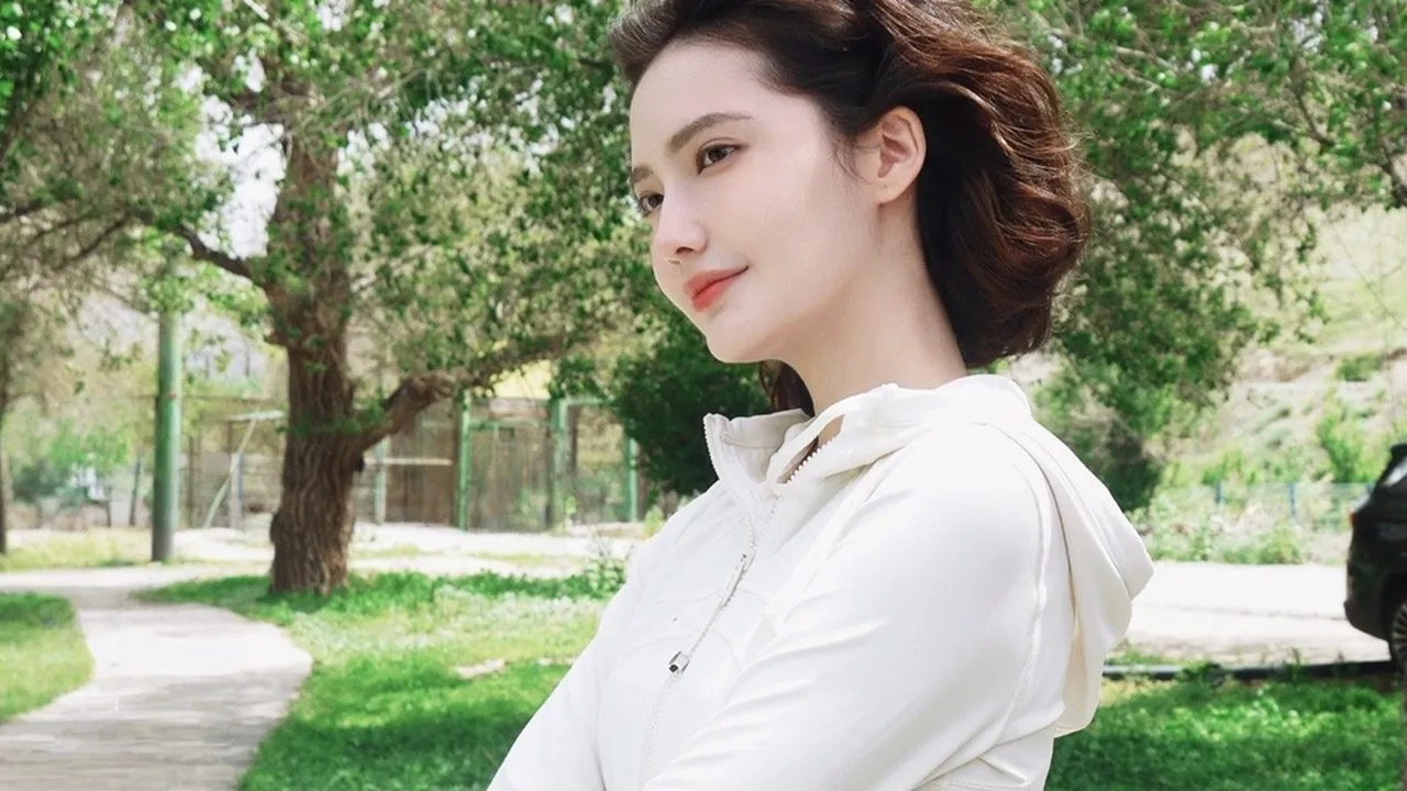 Profil Jia Nai Na, Aktris China Berdarah Uyghur yang Punya Paras Cantik di Luar Nurul Profil Jia Nai Na, Aktris China Berdarah Uyghur yang Punya Paras Cantik di Luar Nurul