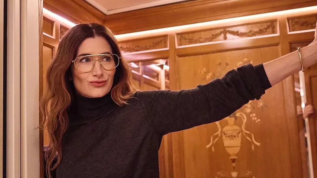 Profil Kathryn Hahn sebagai Mother Gothel di Live Action Tangled