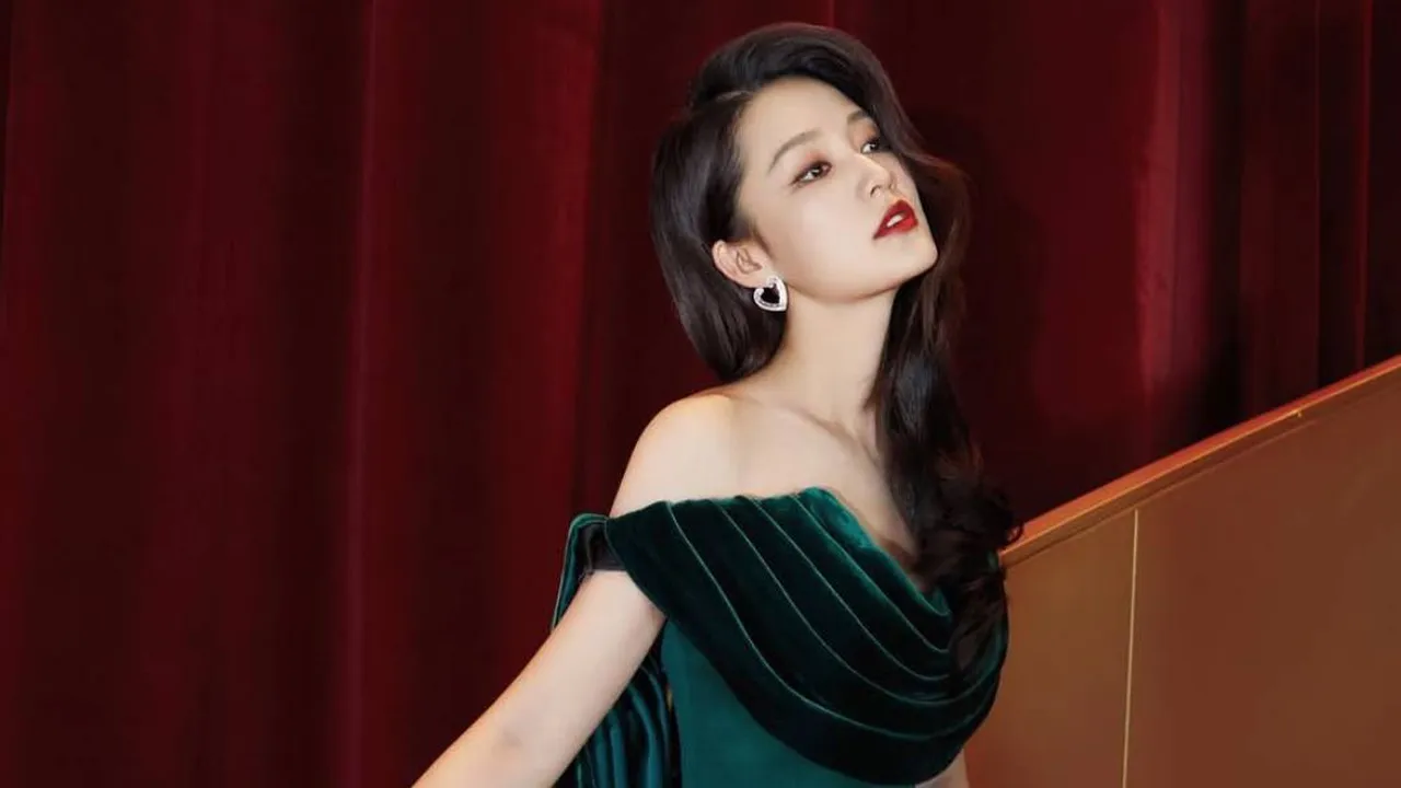 Profil Li Qin, Aktris China Berbakat yang Bersinar Lewat Princess Agents dan The Wolf