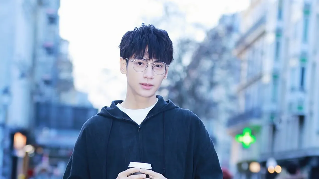 Profil Luo Yun Xi dan Perjalanan Kariernya dari Dunia Balet hingga Jadi King Hanfu