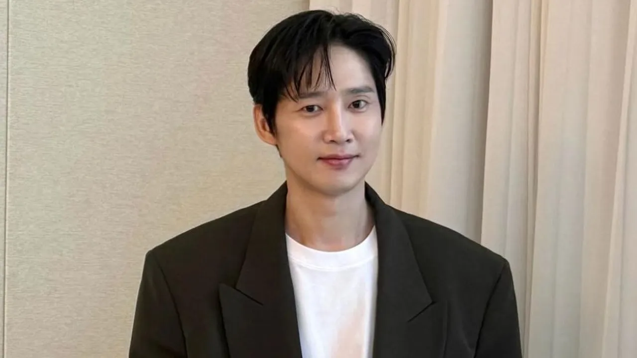 Profil Park Sung Hoon: Pemeran Utama di Drama The Practical Guide to Love