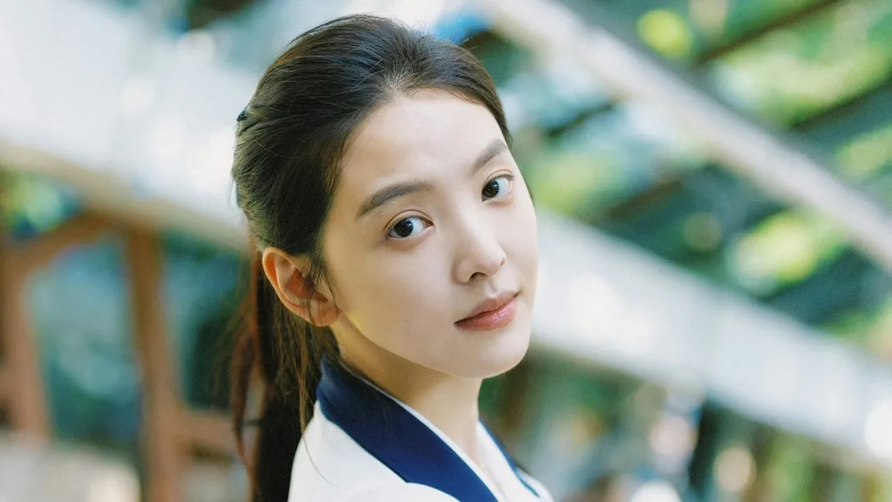 Profil Zhang Ruonan Aktris 'The First Frost', Bintang Muda Tiongkok yang Cantik Wajah dan Aktingnya