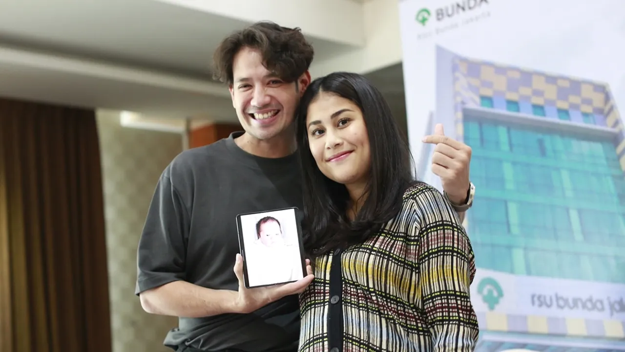 Punya Dua Anak, Tarra Budiman dan Istri Belajar Bersikap Adil