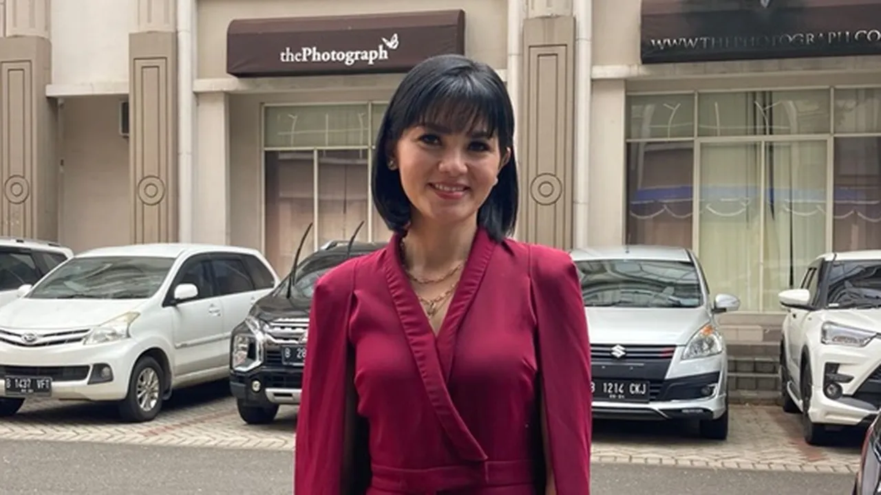 Punya Gangguan Penglihatan Pada Matanya, Intan RJ Tak Ragu Gunakan Terapi Ortho-K Agar Bisa Copot Kacamata