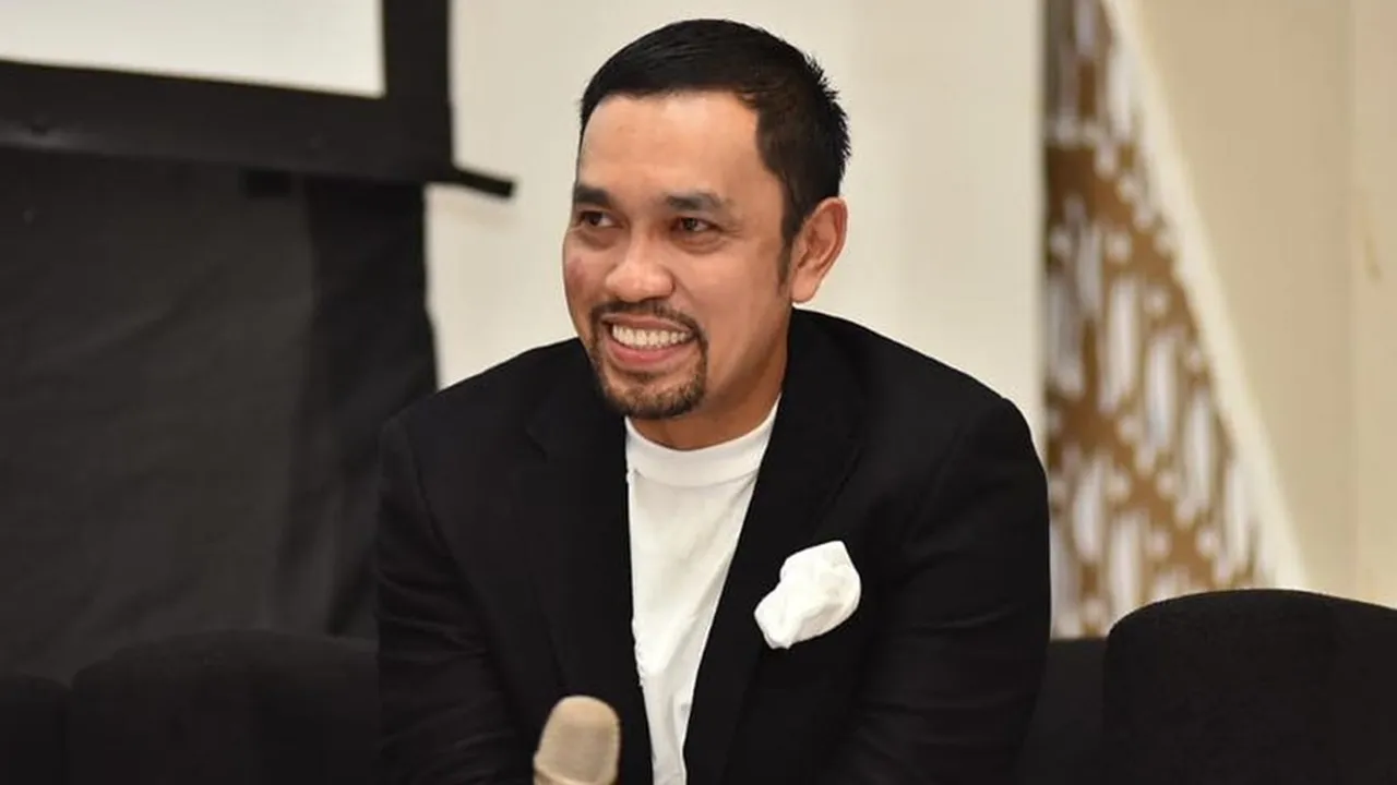 Punya Rumah bak Istana, Ketua Ferrari Ahmad Sahroni Lebih Senang Tidur di Karpet