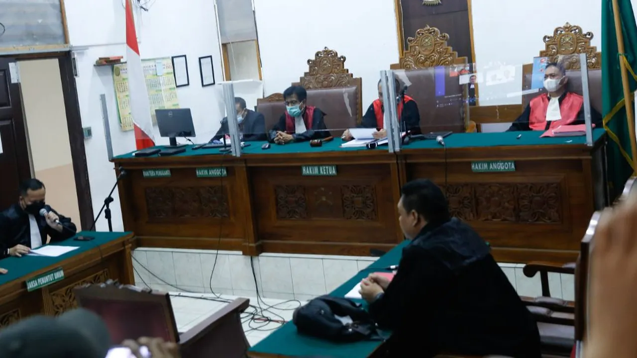 Putra Siregar dan Rico Valentino Divonis 6 Bulan Penjara